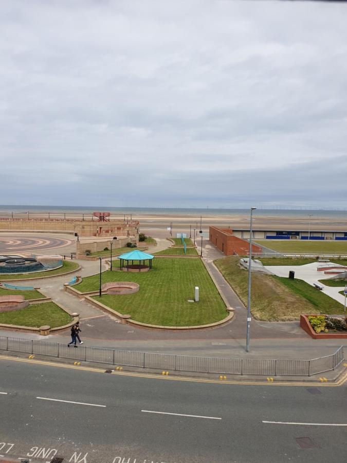 Sand Beach Hotel Rhyl Buitenkant foto