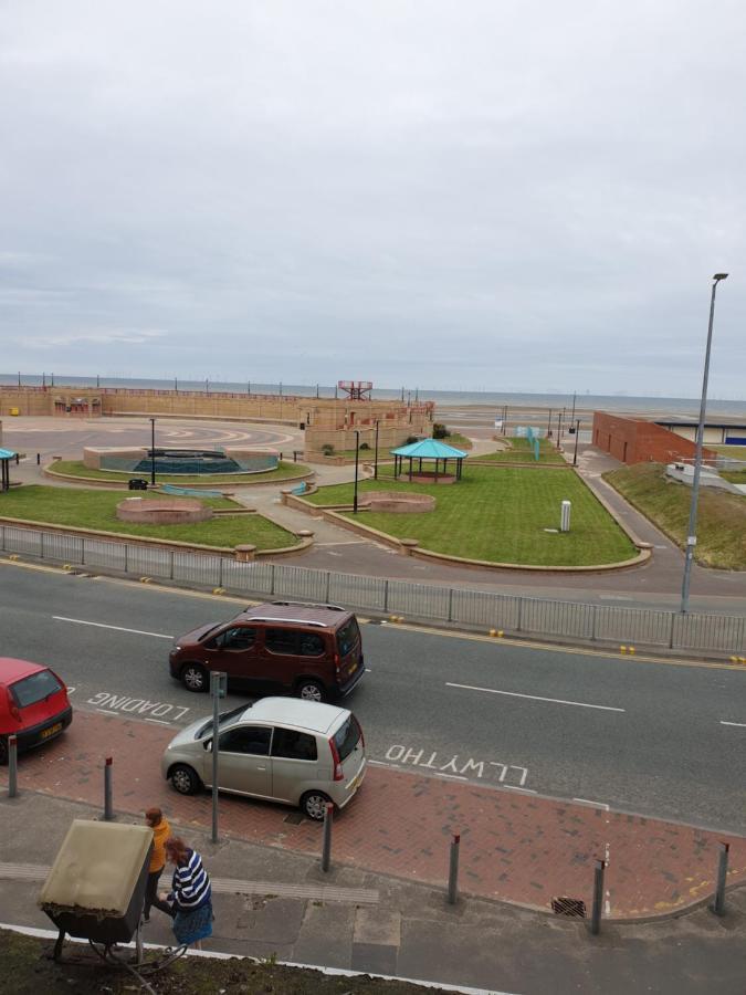 Sand Beach Hotel Rhyl Buitenkant foto